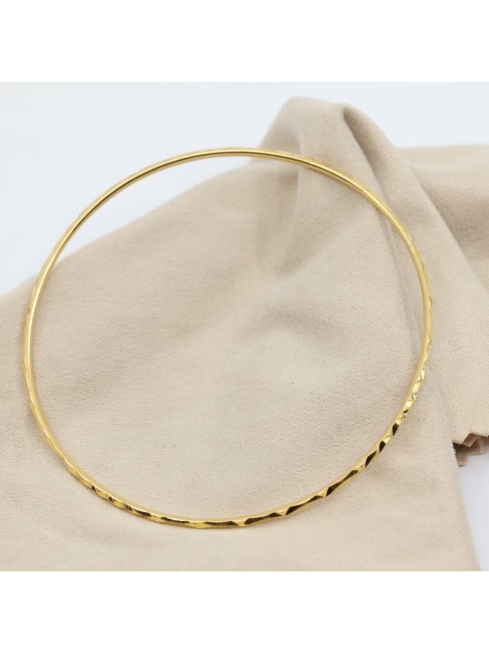 Beautiful 18K Solid Yellow Gold Designer Diamond Cut Bangle Bracelet - 8" Length